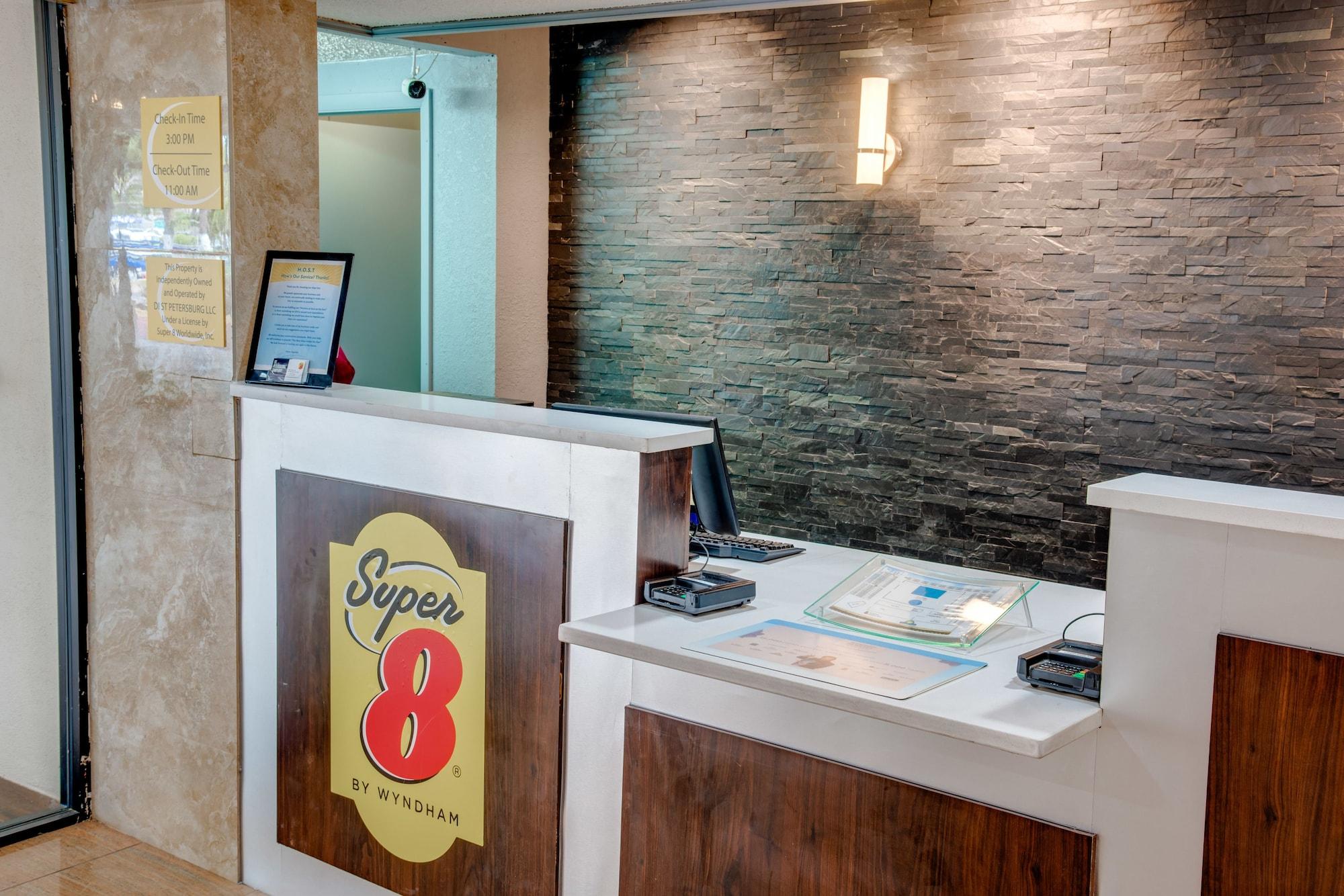 Super 8 by Wyndham St. Petersburg Hotel Eksteriør billede